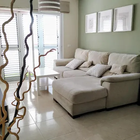 Cozy Apartment By The Sea. Great For Families.