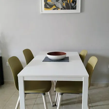 Cozy Apartment By The Sea. Great For Families. *